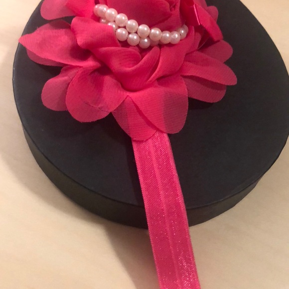 NWOT Set of 5 Pearl and Flower Headband - Picture 4 of 8